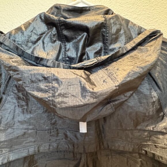 Black Under Armour Hooded Running Jacket - Medium - Picture 11 of 13